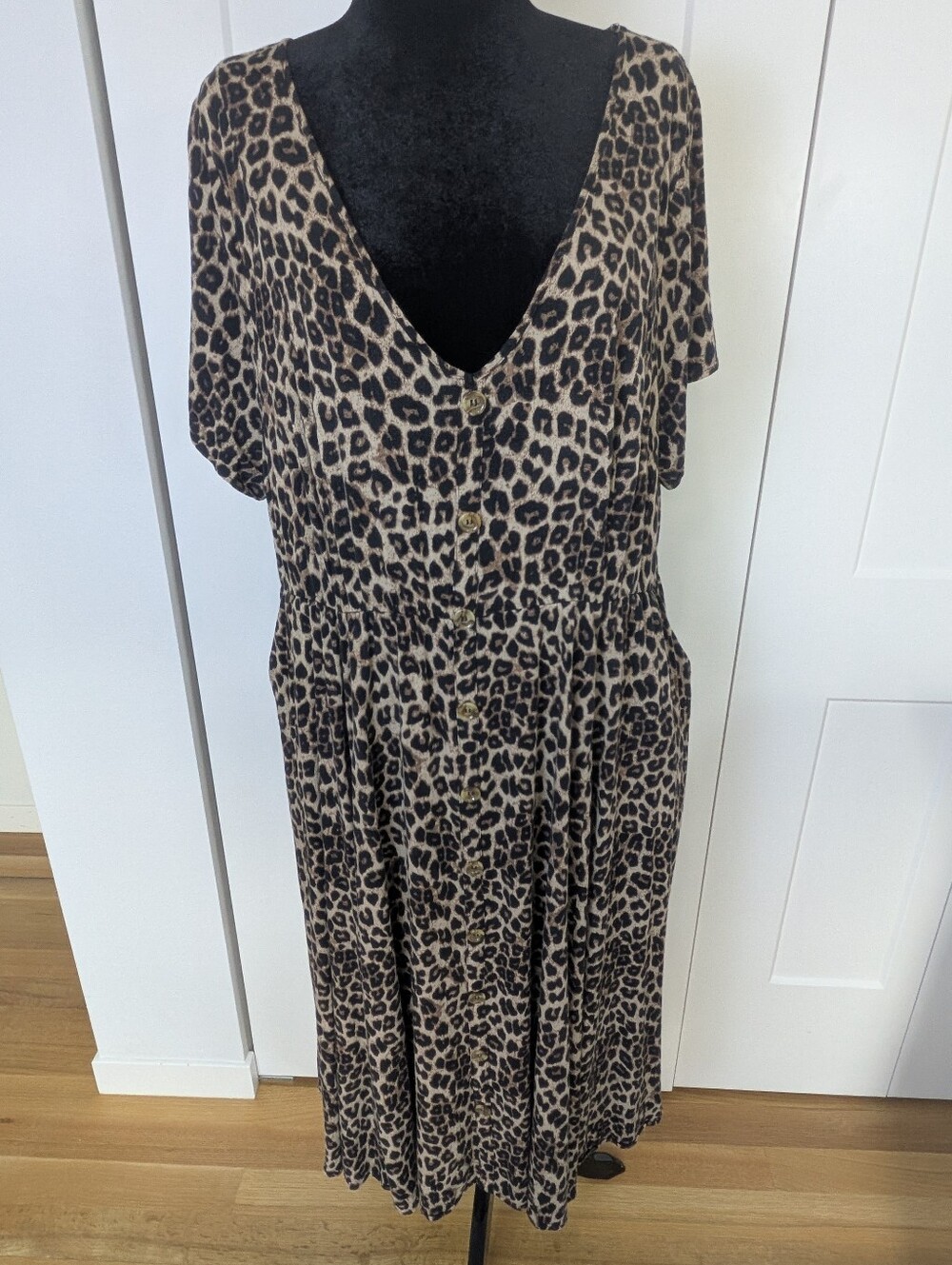 Torrid Plus Size 4x 26 Leopard Print Midi Dress  Short Sleeve - Picture 6 of 11